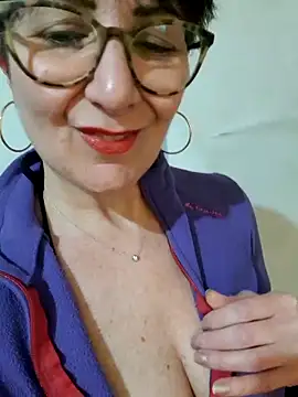 Snapshot of Viola8p chatting on March 14, 2:55 pm Viola8p online show from March 14, 2:55 pm