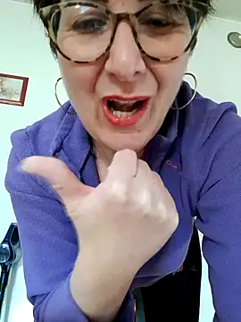 Snapshot of Viola8p chatting on March 29, 1:33 pm Viola8p online show from March 29, 1:33 pm