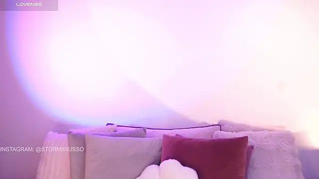 StormiRusso online show from April 11, 12:48 am