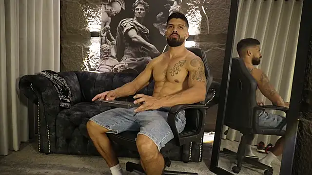 Snapshot of DannSaenz chatting on February 12, 12:44 pm DannSaenz online show from February 12, 12:44 pm