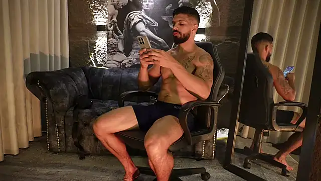 Snapshot of DannSaenz chatting on February 13, 1:56 am DannSaenz online show from February 13, 1:56 am