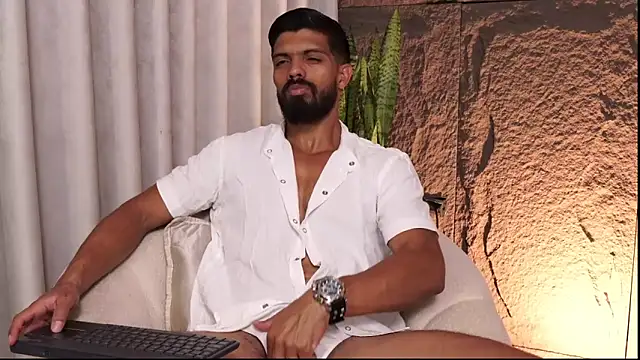 Snapshot of DannSaenz chatting on April 2, 7:22 pm DannSaenz online show from April 2, 7:22 pm