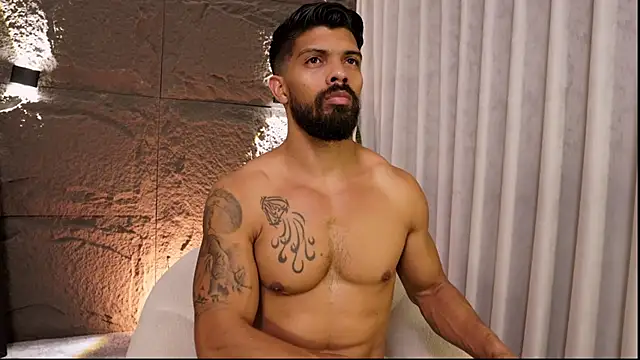 Snapshot of DannSaenz chatting on April 11, 8:35 pm DannSaenz online show from April 11, 8:35 pm