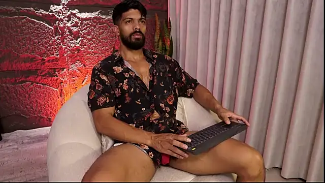 Snapshot of DannSaenz chatting on April 14, 12:55 pm DannSaenz online show from April 14, 12:55 pm