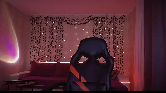 AllisonBlack  online show from October 23, 7:45 pm