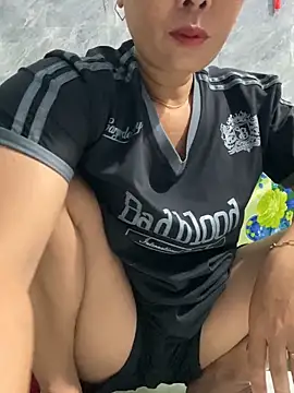 Linaannn online show from April 10, 11:42 pm