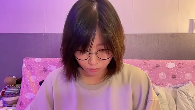 Snapshot of Ashepova000 chatting on December 4, 1:09 pm Ashepova000 online show from December 4, 1:09 pm