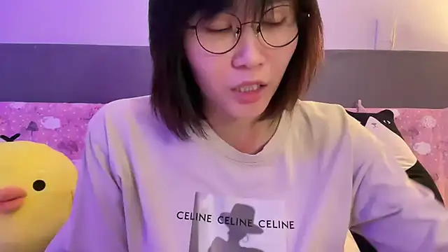 Snapshot of Ashepova000 chatting on December 9, 12:30 pm Ashepova000 online show from December 9, 12:30 pm