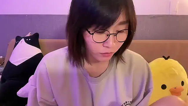 Snapshot of Ashepova000 chatting on December 10, 12:05 pm Ashepova000 online show from December 10, 12:05 pm