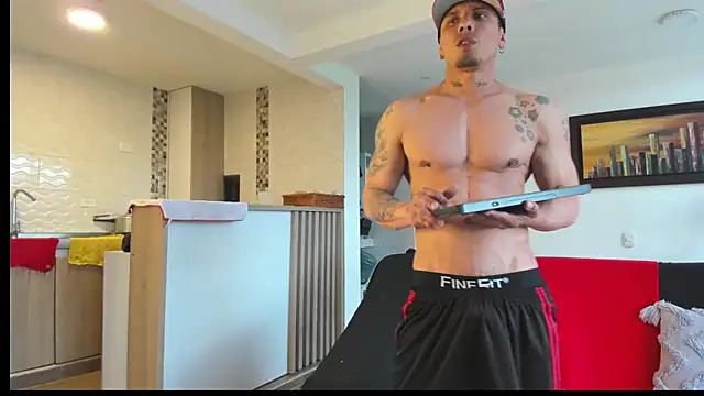 MARCELOANDLUCIAN online show from January 14, 10:03 pm