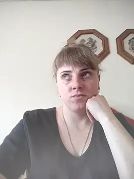 Snapshot of CoddessCrystal chatting on May 17, 3:19 pm CoddessCrystal online show from May 17, 3:19 pm