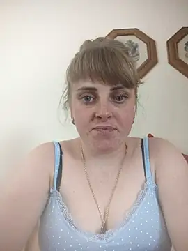 Snapshot of CoddessCrystal chatting on May 24, 1:05 pm CoddessCrystal online show from May 24, 1:05 pm