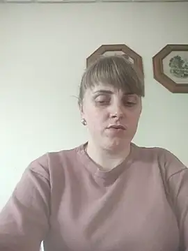 Snapshot of CoddessCrystal chatting on June 4, 1:17 pm CoddessCrystal online show from June 4, 1:17 pm