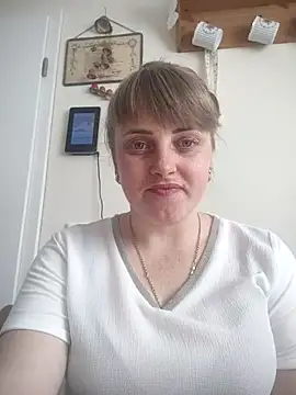 Snapshot of CoddessCrystal chatting on June 8, 8:04 am CoddessCrystal online show from June 8, 8:04 am