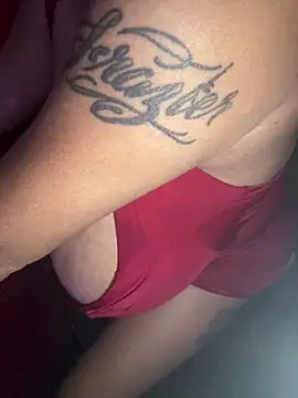 Snapshot of RoxiRedXXX chatting on May 16, 6:21 am RoxiRedXXX online show from May 16, 6:21 am