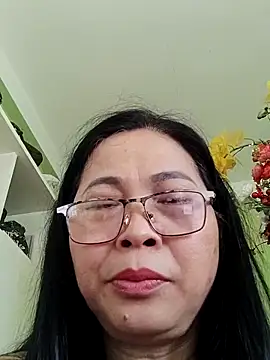 Snapshot of Hangem111 chatting on June 12, 1:26 am Hangem111 online show from June 12, 1:26 am