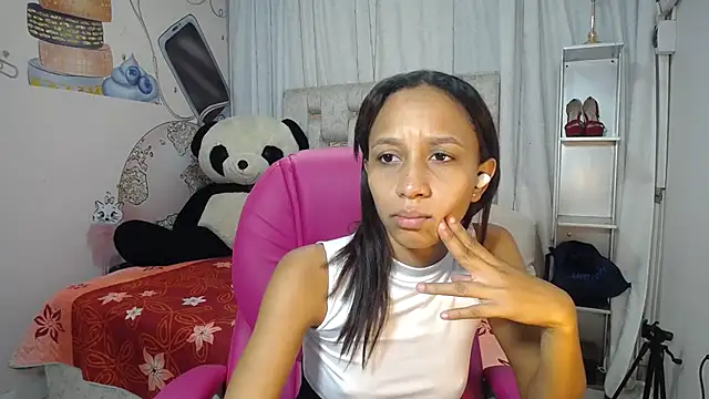 EMMA SWEETT1 online show from December 19, 12:45 pm