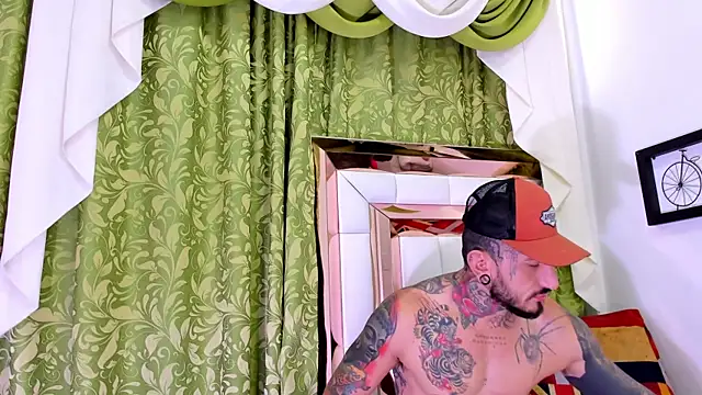 dilan scootk  online show from November 4, 7:13 pm