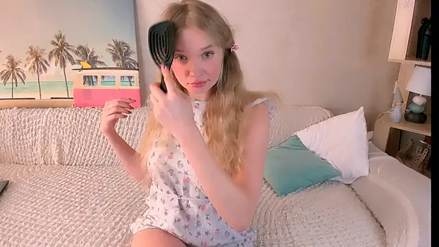Snapshot of BoysLoveBlondee chatting on March 10, 12:04 pm BoysLoveBlondee online show from March 10, 12:04 pm