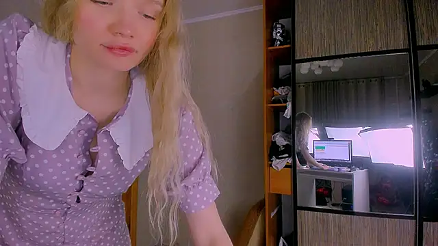 Snapshot of BoysLoveBlondee chatting on March 20, 12:08 am BoysLoveBlondee online show from March 20, 12:08 am