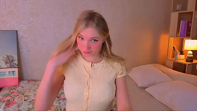 Snapshot of BoysLoveBlondee chatting on February 18, 7:26 am BoysLoveBlondee online show from February 18, 7:26 am