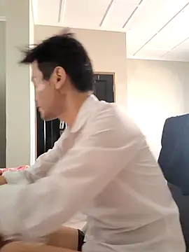 kisstoyousoon2024 online show from November 4, 10:36 am