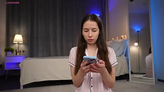 Amely Young online show from November 17, 2:17 am