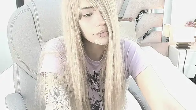Snapshot of celestica_rose chatting on May 13, 8:34 am celestica rose online show from May 13, 8:34 am