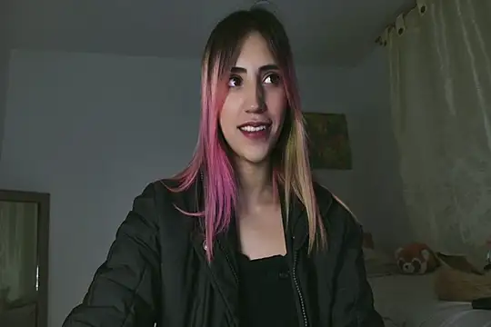 linnie  online show from March 7, 10:45 am