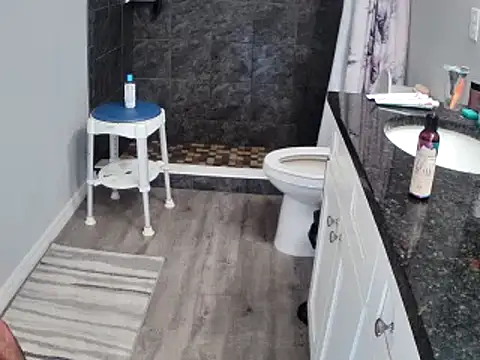 Snapshot of lou63ponce chatting on March 13, 7:28 pm lou63ponce online show from March 13, 7:28 pm