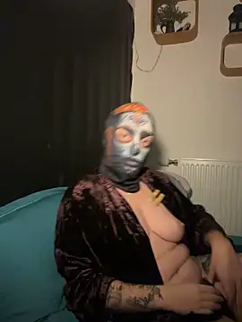 Snapshot of SaihtamX chatting on February 6, 3:33 am SaihtamX online show from February 6, 3:33 am