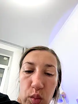 KateRedgar online show from December 5, 9:18 am