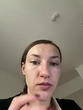 Snapshot of KateRedgar chatting on April 3, 1:53 pm KateRedgar online show from April 3, 1:53 pm