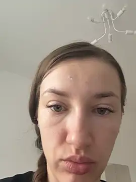 Snapshot of KateRedgar chatting on April 6, 6:25 am KateRedgar online show from April 6, 6:25 am