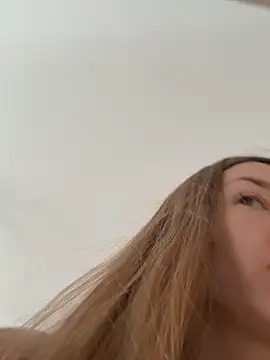 Snapshot of KateRedgar chatting on April 9, 8:31 am KateRedgar online show from April 9, 8:31 am