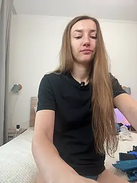 Snapshot of KateRedgar chatting on April 12, 11:15 am KateRedgar online show from April 12, 11:15 am