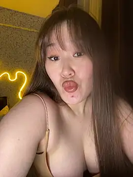 Snapshot of your_toxic_cum chatting on February 22, 7:23 pm your toxic cum online show from February 22, 7:23 pm