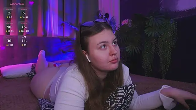 Mia  Peach online show from December 6, 1:18 am