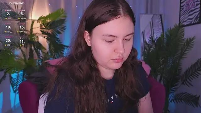 Mia  Peach online show from March 13, 9:05 pm