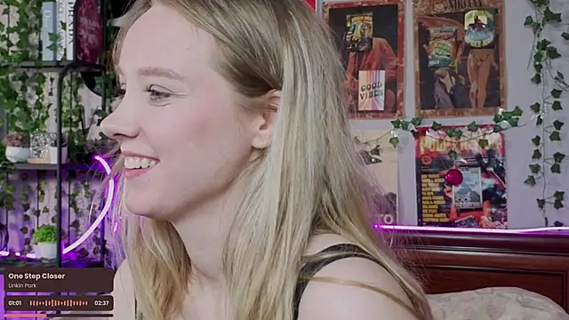 AliciaParkerf online show from September 20, 9:49 pm