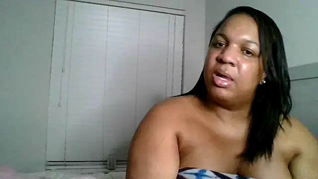 Snapshot of Badgirlbrittt chatting on December 5, 1:58 am Badgirlbrittt online show from December 5, 1:58 am