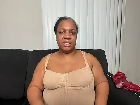 Snapshot of Badgirlbrittt chatting on January 18, 12:13 am Badgirlbrittt online show from January 18, 12:13 am