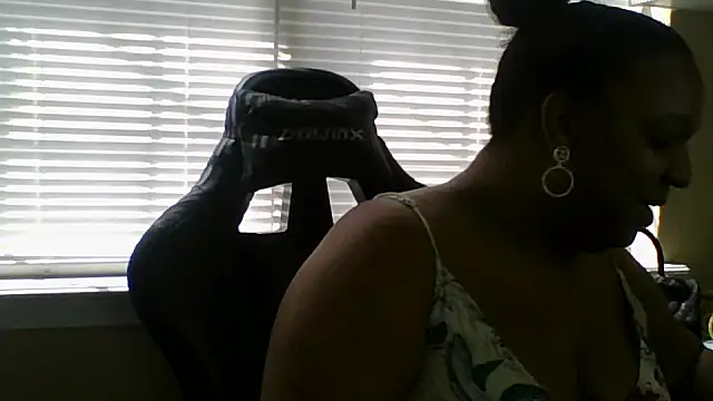 Snapshot of Badgirlbrittt chatting on September 25, 4:43 pm Badgirlbrittt online show from September 25, 4:43 pm