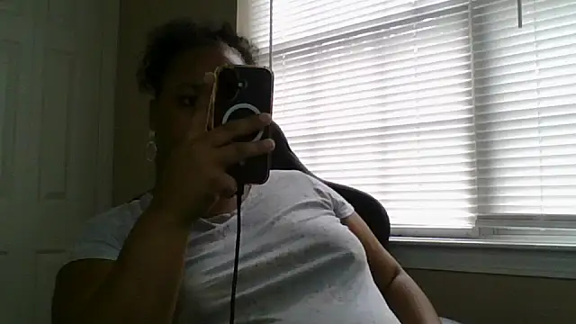 Snapshot of Badgirlbrittt chatting on September 29, 6:13 pm Badgirlbrittt online show from September 29, 6:13 pm