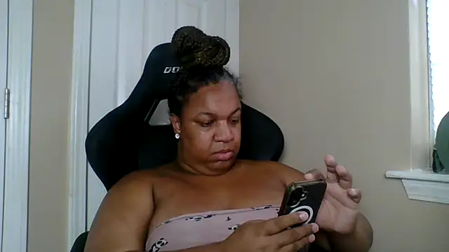 Snapshot of Badgirlbrittt chatting on December 18, 7:20 pm Badgirlbrittt online show from December 18, 7:20 pm