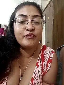 LAVERNIYA  online show from November 4, 5:45 pm