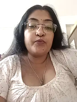 LAVERNIYA  online show from November 7, 11:10 am