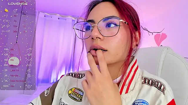 sophiecherry  online show from December 5, 9:17 pm