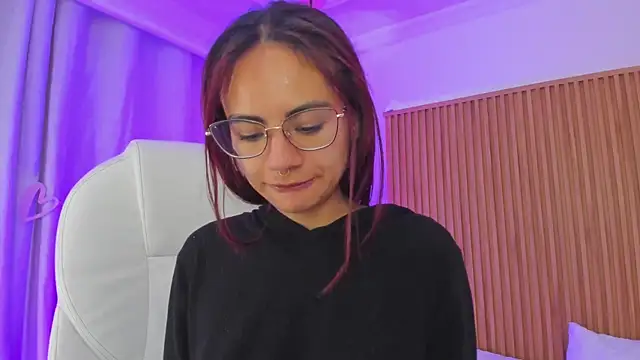 sophiecherry  online show from March 15, 9:19 am