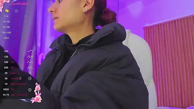 sophiecherry  online show from March 16, 5:25 am